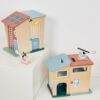 CLASSIC WORLD Remiza Strażacka Drewniana Garaż Auto Helikopter Figurki 13el. - 009