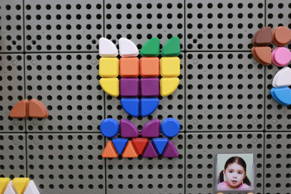 MASTERKIDZ Zestaw Kołeczki w kształcie figur geometrycznych 64szt do tablic STEM - 004