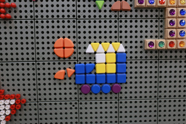 MASTERKIDZ Zestaw Kołeczki w kształcie figur geometrycznych 64szt do tablic STEM - 005