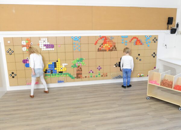 MASTERKIDZ Zestaw Kołeczki w kształcie figur geometrycznych 64szt do tablic STEM - 010