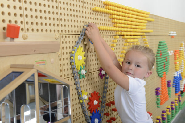MASTERKIDZ Tablica Ścienna Koła Zębate i Łańcuch 79 El. Zbuduj własny mechanizm - 002