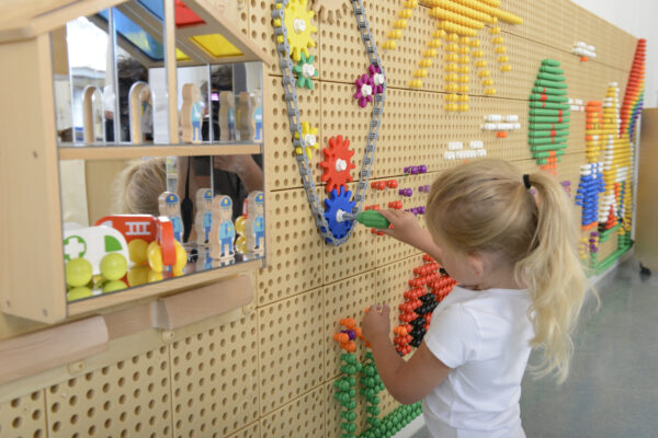 MASTERKIDZ Tablica Ścienna Koła Zębate i Łańcuch 79 El. Zbuduj własny mechanizm - 003