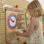 Edukacyjny Zegar Ścienny Masterkidz – Drewniany Panel Sensoryczny Flex STEM - 003